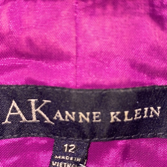Anne Klein Size 12 Tailored Fuchsia Jacket with Zipper Pockets and Front Button. - Picture 2 of 11